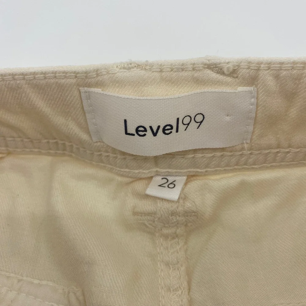 Level 99 Cargo Shorts Womens 26 Cream Linen Blend Wanderlusk Utility Summer